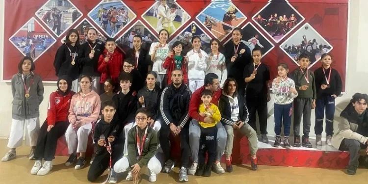 77 sporcu madalya için tatamiye çıktı