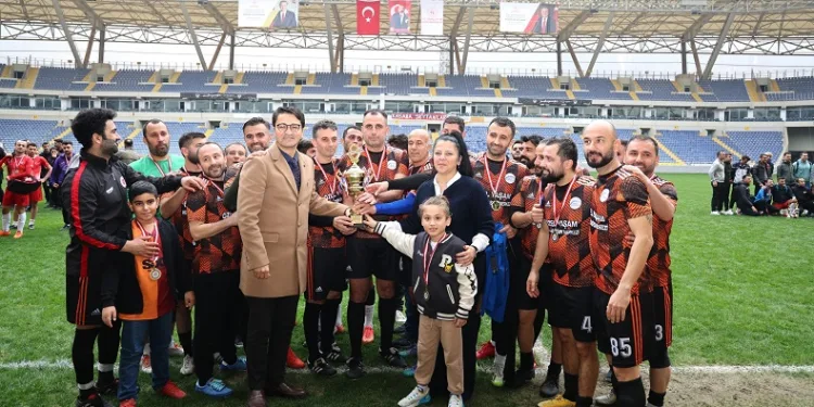 Kurumlar arası futbol turnuvasının şampiyonu il milli eğitim müdürlüğü oldu