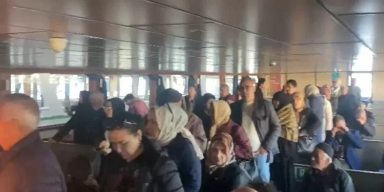 Eminönü – Üsküdar vapurunda yolcular mahsur kaldı