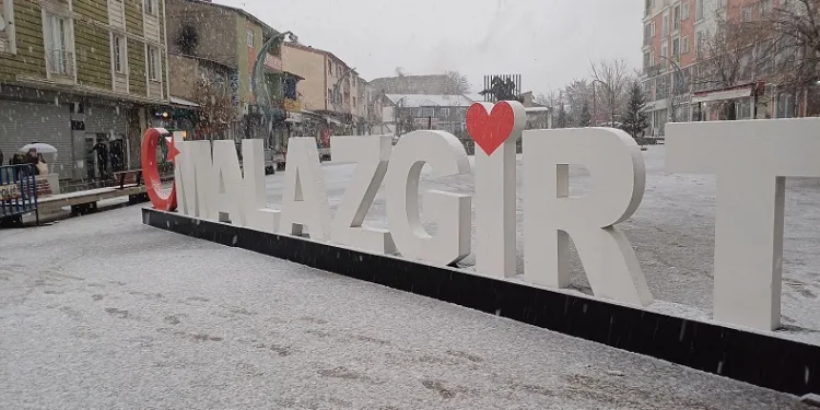 Malazgirt’te kar yağışı