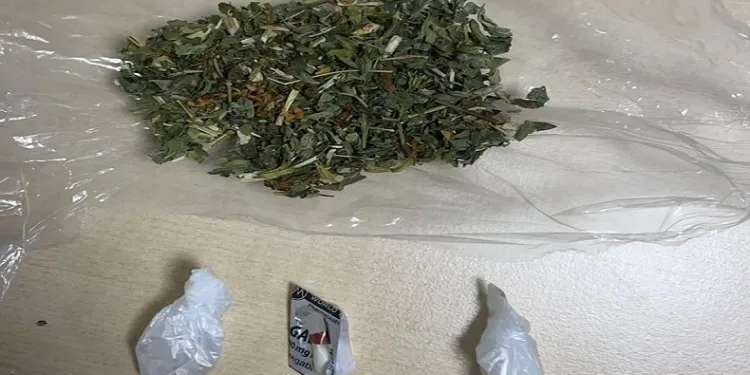 Yoklama kaçağı şahıs uyuşturucuyla yakalandı