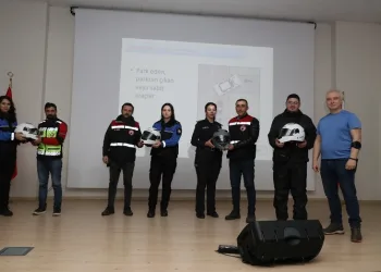Polisten motosiklet sürücülerine eğitim
