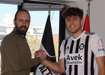 Altay’da 2005 doğumlu Hikmet Çolak, profesyonel oldu