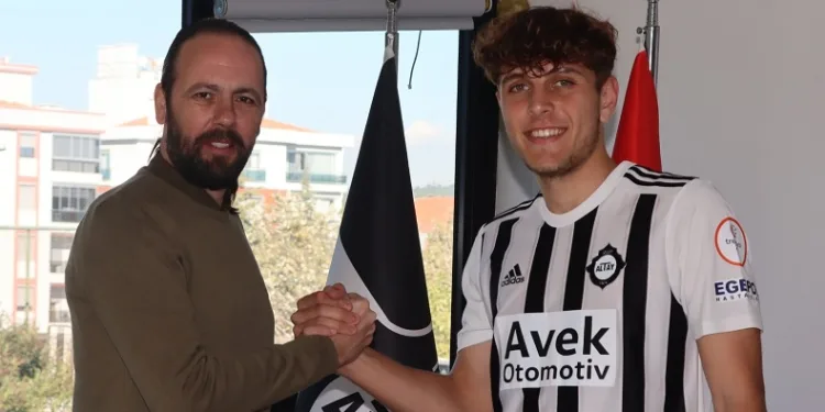 Altay’da 2005 doğumlu Hikmet Çolak, profesyonel oldu