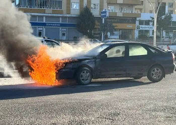 Otomobil test sürüşünde alevlere teslim oldu