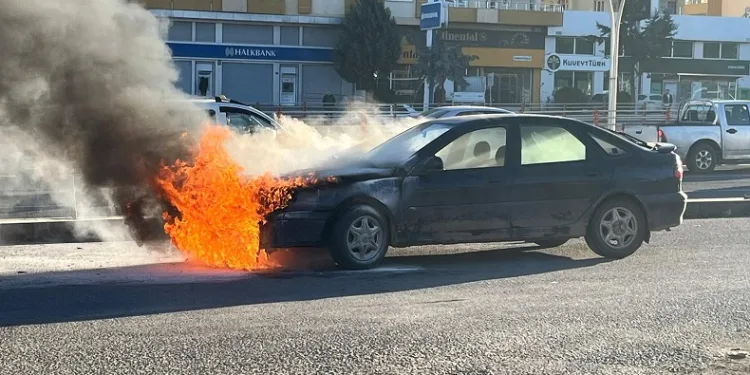 Otomobil test sürüşünde alevlere teslim oldu