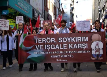 Teröre ve İsrail’e karşı hekimlerden yürüyüş