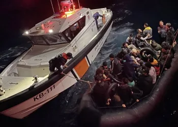 Ayvacık açıklarında 68 kaçak göçmen yakalandı