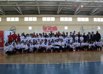 Solhan’da Fabrika Voleybol Okulu açıldı