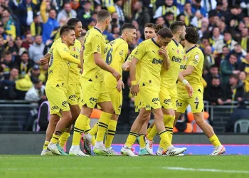 Fenerbahçe deplasmanda yenilmezlik serisini 9 maça çıkardı