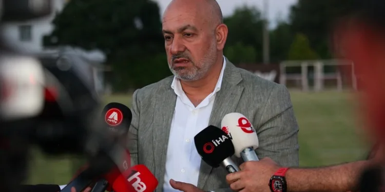Kayserispor Başkanı Ali Çamlı: “Hakemlere çiçek vermekle hata etmişiz”