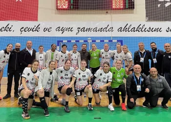 Konyaaltı Belediye Spor Kulübü Kadın Hentbol Takımı dolu dizgin