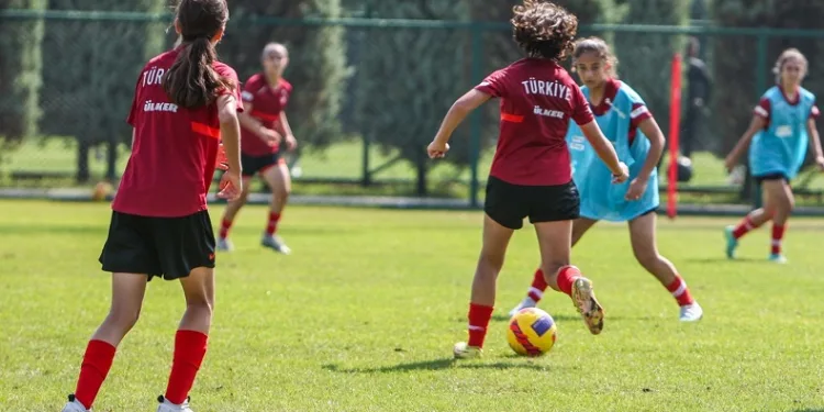 Geleceğin 33 yıldız futbolcu adayı belli oldu