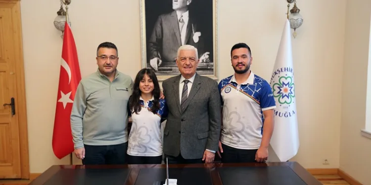 Muğla Büyükşehir okçusu Hazal Burun dünya rekoru kırdı