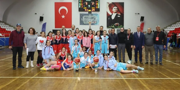 Aydın’da yıldız kızlar ve erkekler basketbol müsabakaları tamamlandı