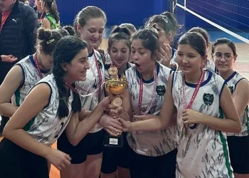 Şampiyon Hürriyet Ortaokulu oldu