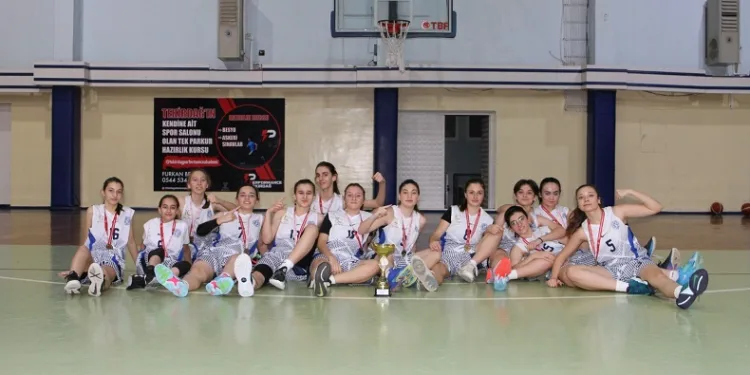 Spor kız takımı göz kamaştırıyor