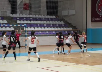 Hentbolun küçükleri Afyon’da yarışıyor