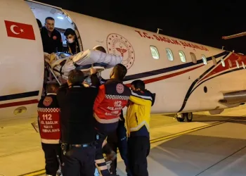 20 yaşındaki genç ambulans uçakla Ankara’ya sevk edildi