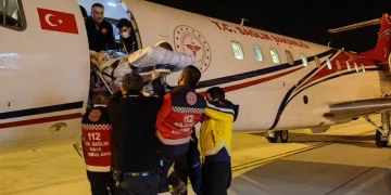 20 yaşındaki genç ambulans uçakla Ankara’ya sevk edildi