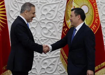 Dışişleri Bakanı Hakan Fidan, Kırgızistan Cumhurbaşkanı Caparov ile görüştü