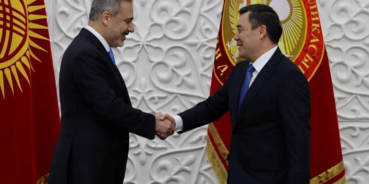 Dışişleri Bakanı Hakan Fidan, Kırgızistan Cumhurbaşkanı Caparov ile görüştü