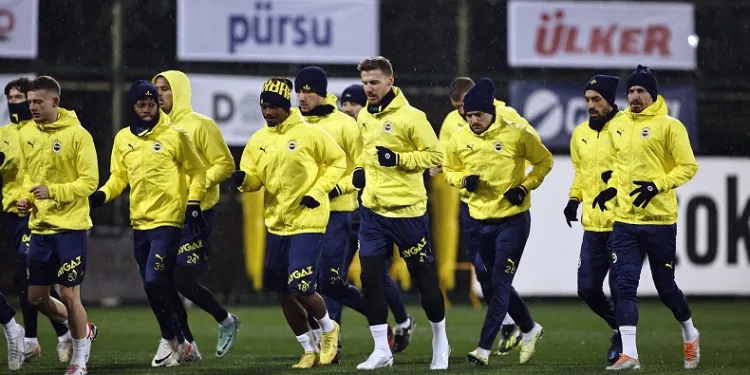 Fenerbahçe hazırlıklarını tamamlayarak kampa girdi