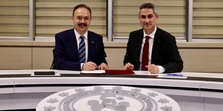 Siirt Atatürk Stadı tribün inşaatı tamamlanıyor