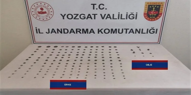 Roma dönemine ait 156 sikke ve 10 obje ele geçirildi
