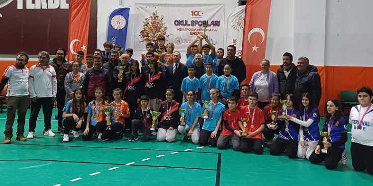 Köyceğiz’de Floor Curling’e Toparlar Ortaokulu damga vurdu