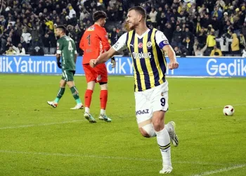 Edin Dzeko: “Hedefim takımın farklı kulvarlarda başarılı olması”