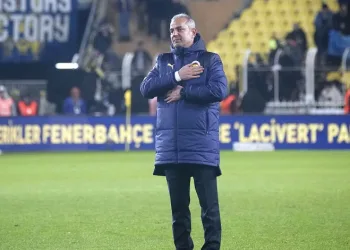 Fenerbahçe Teknik Direktörü İsmail Kartal: “Galibiyetten ve mücadeleden dolayı oyuncuları tebrik ediyorum”