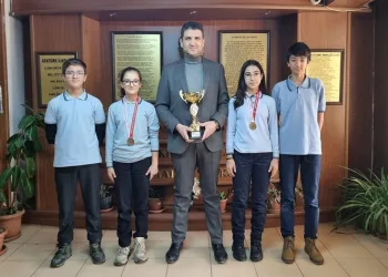 Eskişehir Ticaret Borsası Ortaokulu Kız Masa Tenisi Takımı Eskişehir birinciliği kazandı