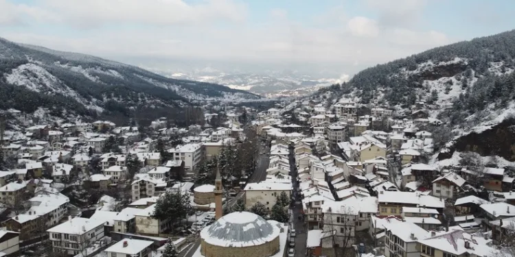Tarihi ilçenin kış güzelliği mest etti