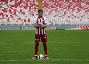 Yunus Emre Konak resmen Brentford’ta