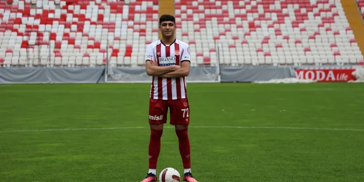 Yunus Emre Konak resmen Brentford’ta