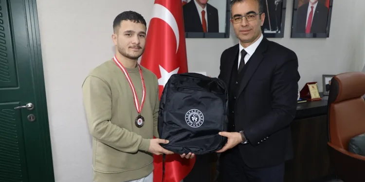Ağrılı Boksör Sezgin Acar, Türkiye üçüncüsü oldu