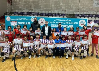 Hentbol Küçükler Grup Müsabakalarında birinci oldular