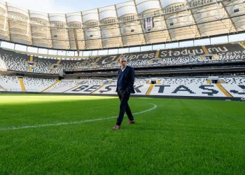 Fernando Santos, Tüpraş Stadyumu’nda incelemelerde bulundu