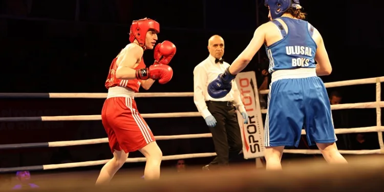 Darıca’da düzenlenen Türkiye Büyük Kadınlar Boks Şampiyonası sona erdi