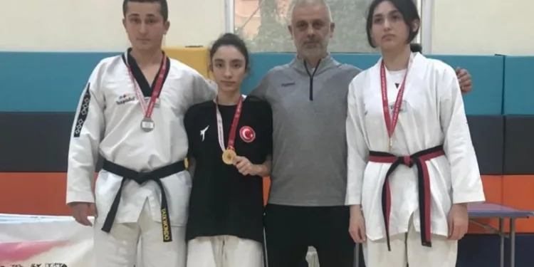 Zonguldak’ta Gençler Taekwondo İl Birinciliği müsabakaları yapıldı