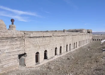 Kars’ta tabyalar yok oluyor