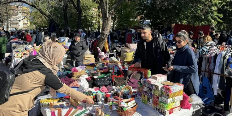 Ortaca ikinci el pazarına yoğun ilgi
