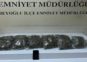 Polisten kaçan uyuşturucu satıcısı kovalama sonunda yakalandı