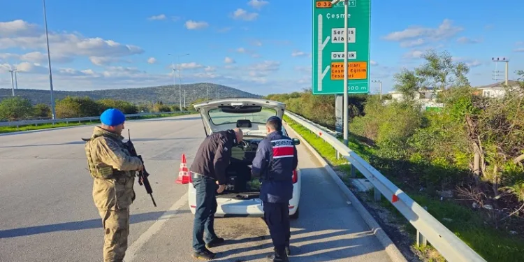 Çeşme’de jandarmadan sıkı denetim