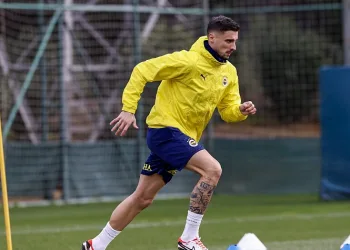 Rade Krunic: “Fenerbahçe’nin oyuncusu olmayı çok ama çok istedim”