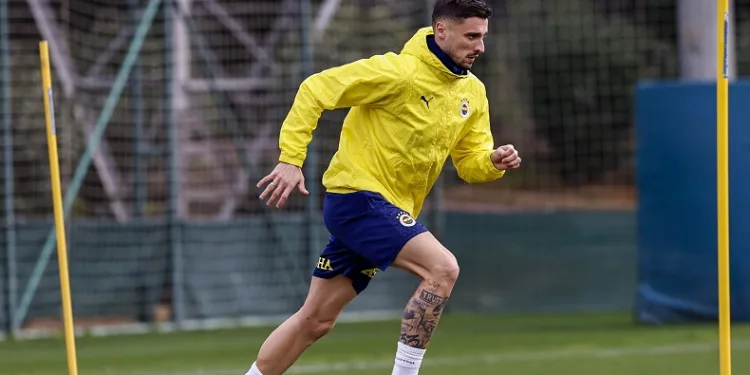 Rade Krunic: “Fenerbahçe’nin oyuncusu olmayı çok ama çok istedim”