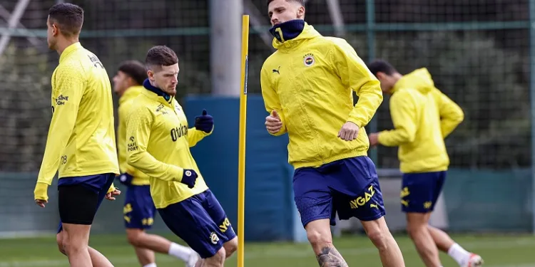 Fenerbahçe’de Rade Krunic, takımla ilk antrenmanına çıktı