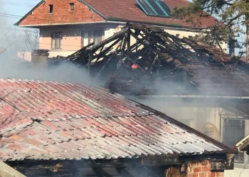 Sakarya’da atölyedeki yangın mahalleliyi sokağa döktü