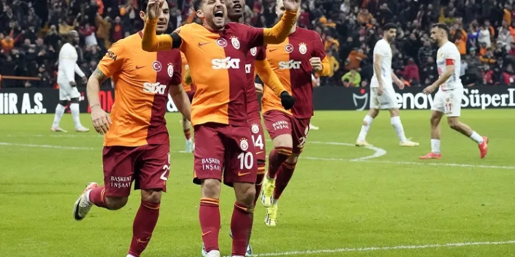 Dries Mertens 5. golünü attı